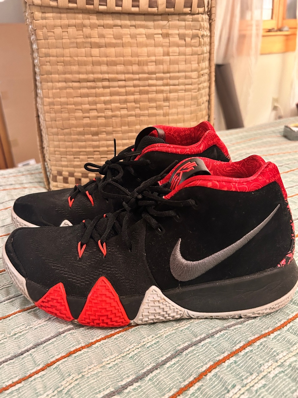 Nike Kyrie 4 "Think 16"